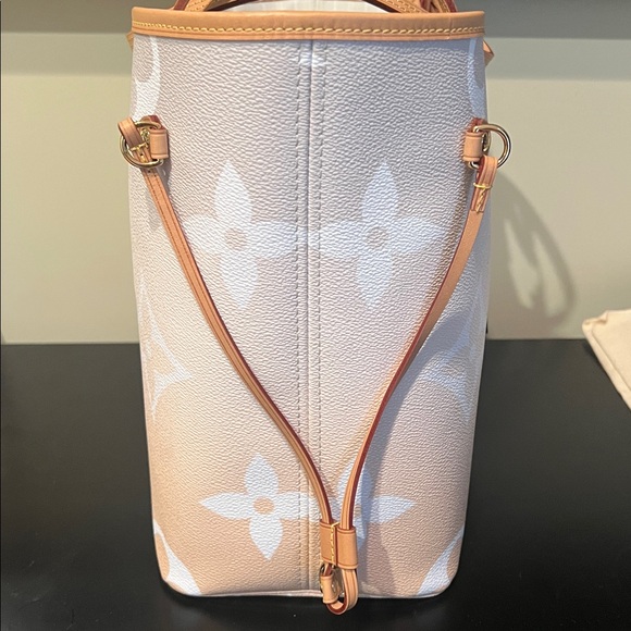 Louis Vuitton Monogram Giant By The Pool Neverfull MM Brume - Picture 4 of 13